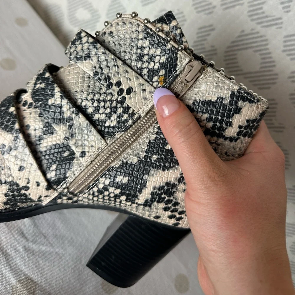 STEVE MADDEN HUMBLE TRIPLE BUCKLE SNAKESKIN PRINT STUDDED HEELED BOOTIE BOOTS 7 - Picture 6 of 9